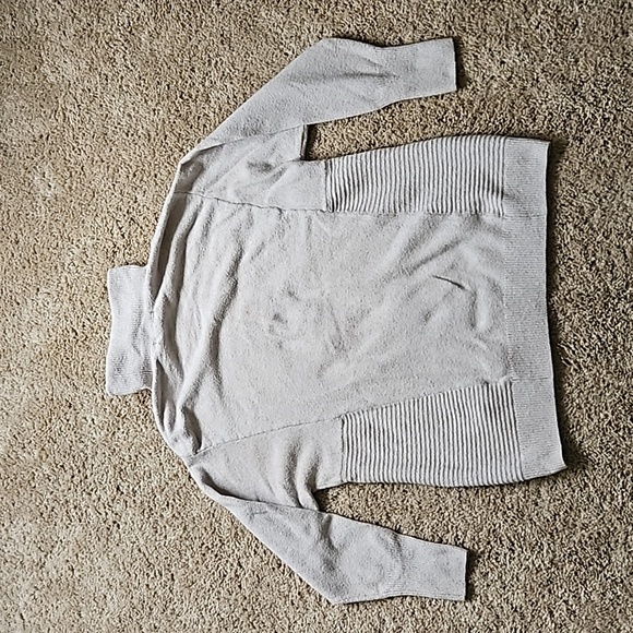 Tahari cream turtleneck sweater, size M - Picture 6 of 6